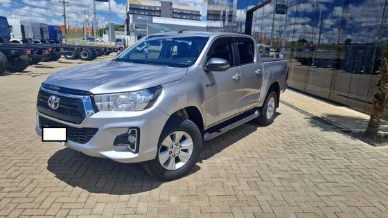 TOYOTA HILUX 2.8 SR 4X4 CD 16V DIESEL 4P AUTOMÁTICO
